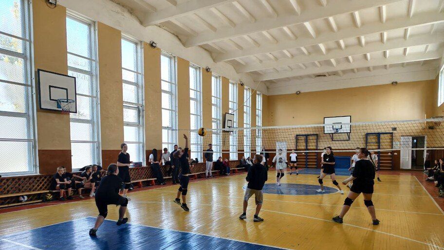 В Скадовске прошел товарищеский матч по волейболу