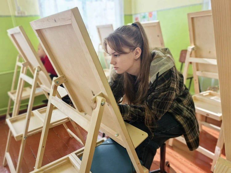 Мольберты для юных художников, а для музыкантов – гитары, скрипки, гармонь: Рассказываем, как на Херсонщине оснащают школы искусств