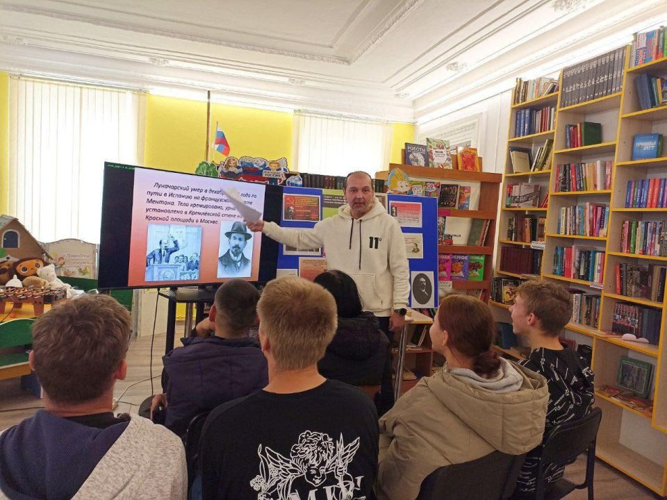 В Любимовском учреждении культуры открыта выставка-знакомство «Наркомовские 150»