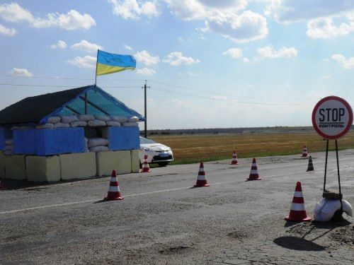 Енот из Херсона: На подъездах к Херсону украинские военные установили фильтрационные блокпосты, через которые пропускают грузовые автомобили с продовольствием