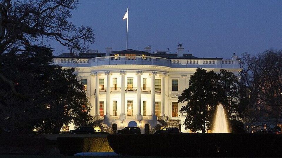 Экс-советник Трампа назвал финансирование Украина "средним пальцем" для американцев. Новости к этому часу