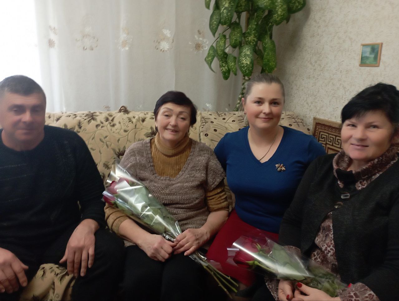 В Счастливцевском территориальном отделе поздравили матерей участников СВО с Днем матери