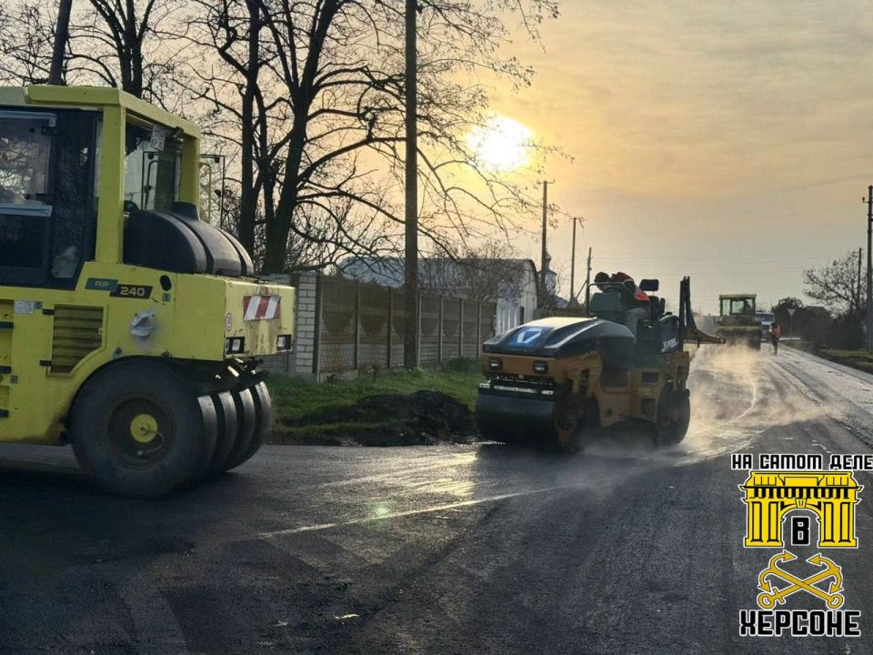 Дороги в Херсонской области приводят в порядок: работы идут и в городе, и в посёлках