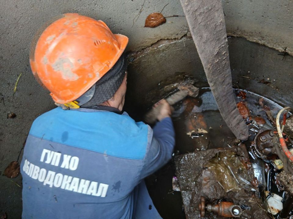 Работники ГУП ХО "ОБЛВОДОКАНАЛ" провели работы по обслуживанию и ремонту систем водоснабжения в Каховском округе
