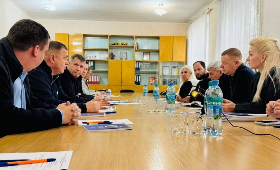 Колледжи Генического округа заключили соглашение о практиках со строительной компанией