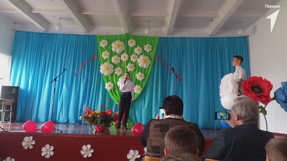 Активистка Движения Первых прочитала стих ко Дню матери