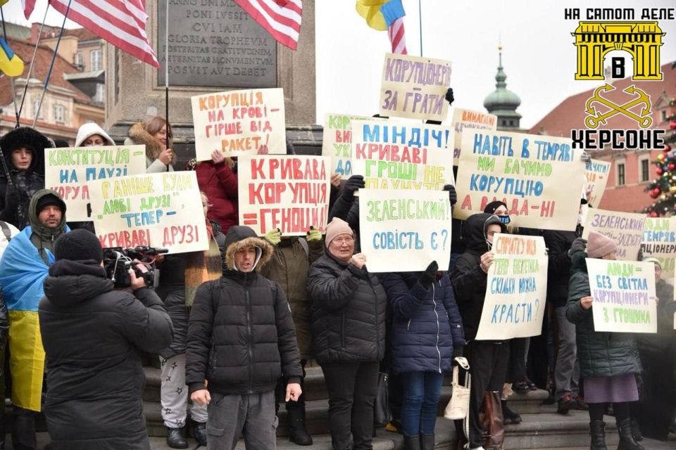Тихий голос возмущения. 1 декабря, обычный пасмурный день в центре Варшавы