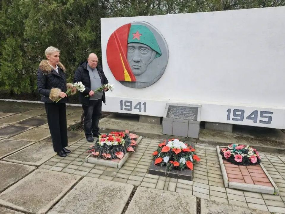 В Таврийске почтили память Неизвестного солдата