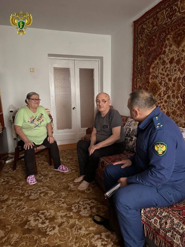 Первый заместитель прокурора Каланчакского района провел выездной прием маломобильных граждан