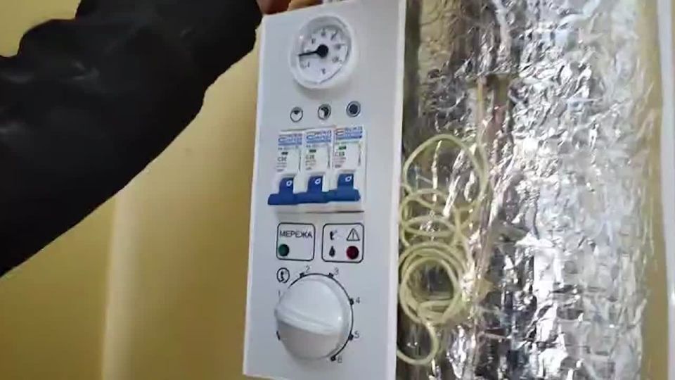 В селе Лазурное специалисты из Кабардино-Балкарии помогли восстановить отопление в доме местной жительницы