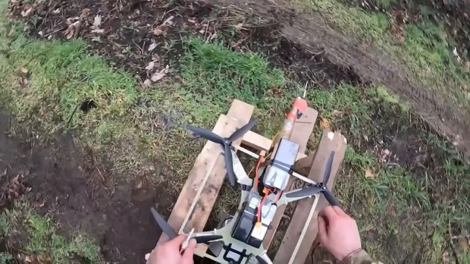 Бойцы подразделения беспилотных систем Ивановского соединения ВДВ уничтожили два орудия полевой артиллерии и транспорт с боевиками ВСУ