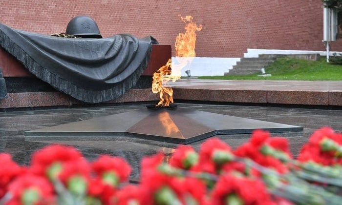 Имя твоё неизвестно, подвиг твой бессмертен