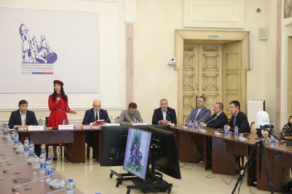 В Общественной палате РФ прошла презентация переиздания книги экс-заместителя главы военно-гражданской администрации Херсонской области Кирилла Стремоусова «Записки мотоциклиста. Дорогами Че Гевары по Америке»