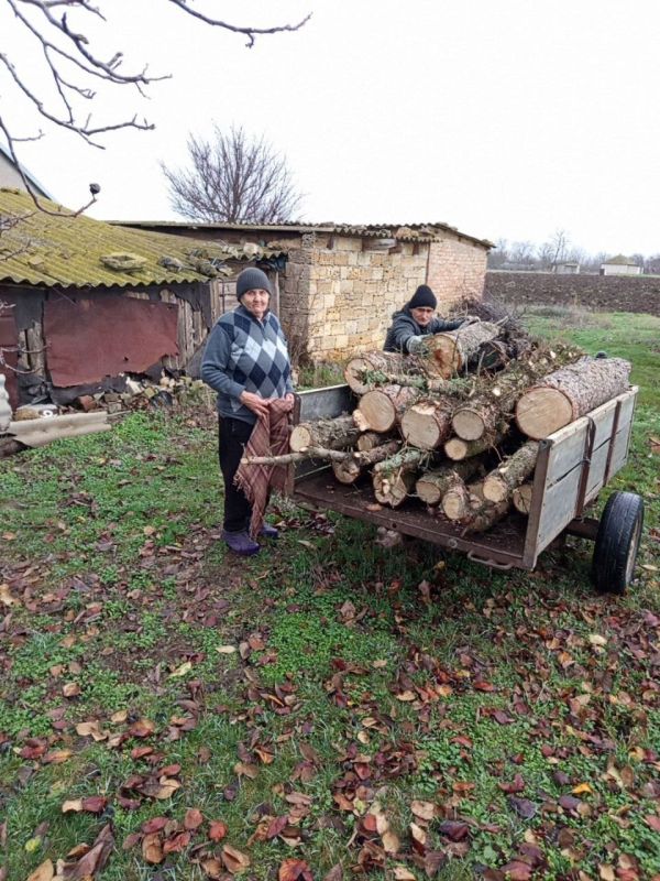 Помощь жителям Новокиевки в подготовке к зимнему сезону