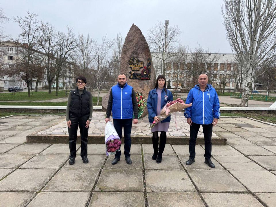 В День Неизвестного солдата возложили цветы к мемориалу