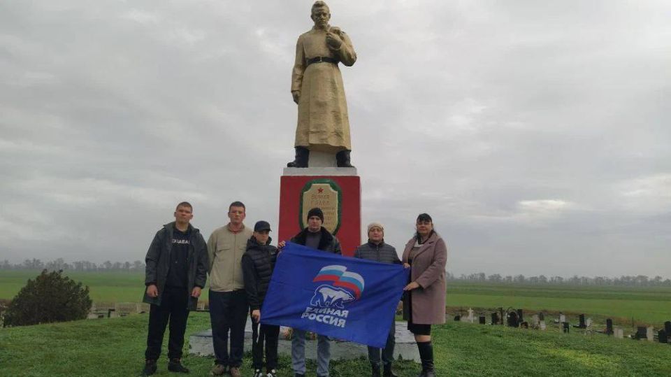 Сегодня, 3 декабря, в День Неизвестного Солдата, Голопристанский муниципальный округ вместе со всей Россией склонил головы в глубоком почтении перед подвигом павших героев, чьи имена остались неизвестными