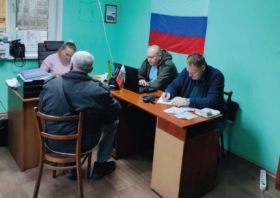 Рабочая поездка и прием граждан: заместители главы Алешкинского округа посетили село Раденск