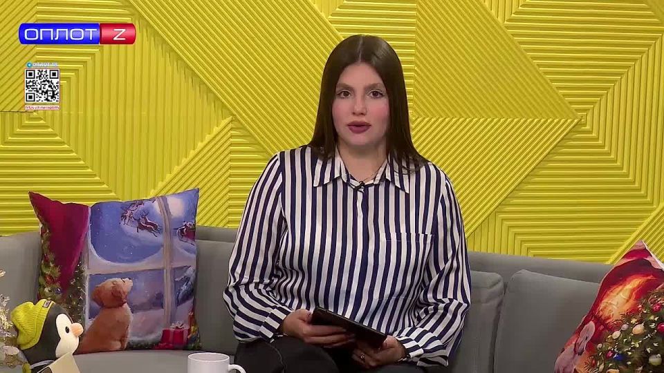 Алешковский дом фольклора на время стал местом, где ежедневно неравнодушные женщины плетут маскировочные сети для бойцов, находящихся в зоне специальной военной операции