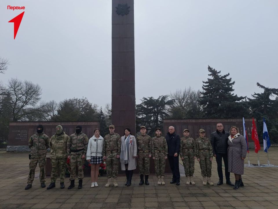 Первые Чаплинской школы № 1 почтили память воинов в честь Дня Неизвестного Солдата