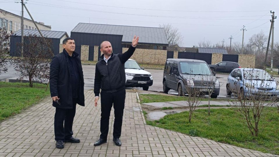 Заместитель председателя бюджетного комитета областной думы, депутат Энвер Абдураимов посетил Каховский округ