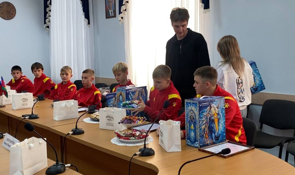 Призеры турнира Единой России «Уличная лига» отправились в Краснодар на игру чемпиона премьер-лиги по футболу