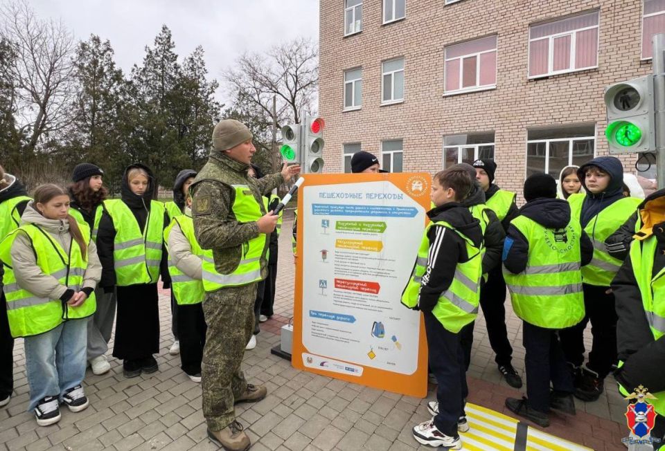 В Асканийской школе сотрудники Госавтоинспекции провели занятие на базе мобильного комплекса «Лаборатория безопасности»