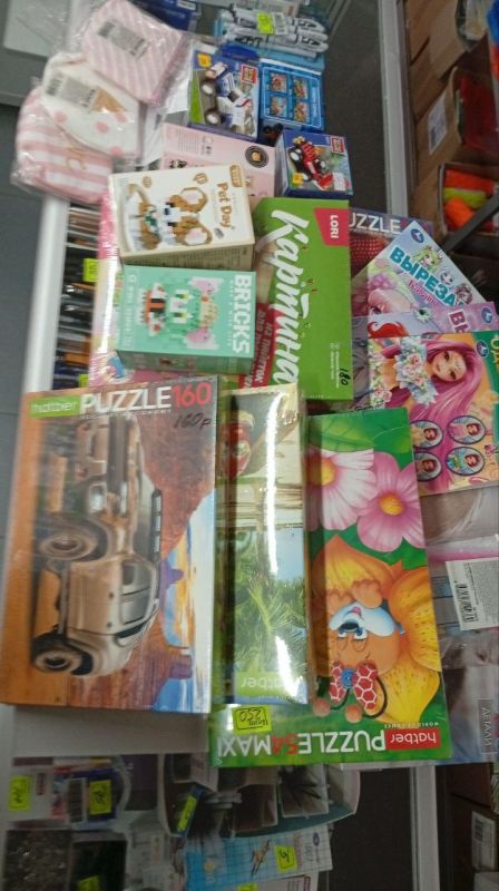 Мордовия передала канцелярские наборы Каланчакской школе