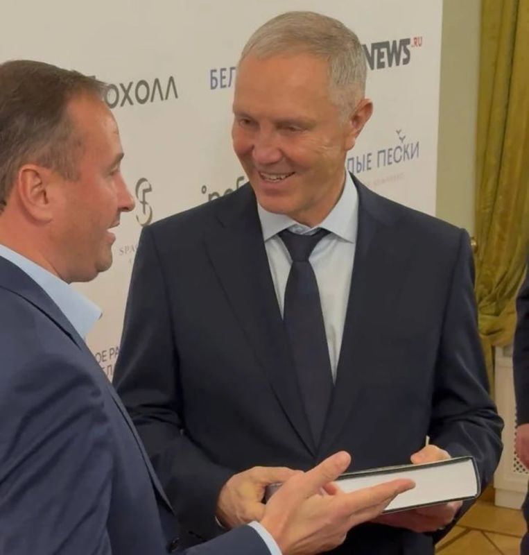 Владимир Сальдо получил от РАН книгу «История России» на форуме в Москве