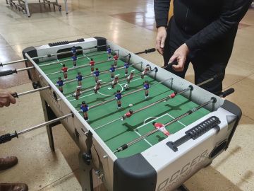 В ДК "Мелиоратор" установили новый стол для игры в настольный футбол