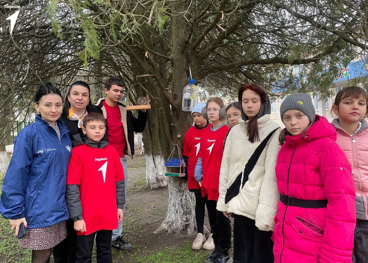 Первые Хлебодаровской школы смастерили кормушки для птиц