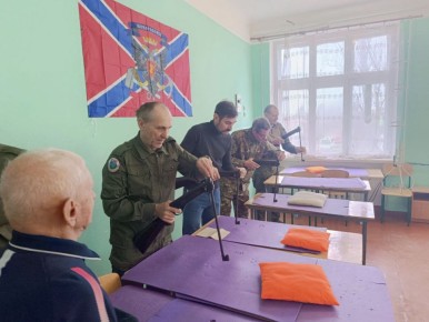 В Скадовске члены отделения «БОЕВОЕ БРАТСТВО» и казаки соревновались в пулевой стрельбе