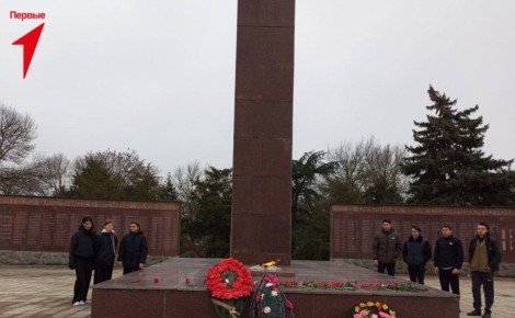 Первые Чаплинской школы № 2 почтили память погибших в День Неизвестного солдата