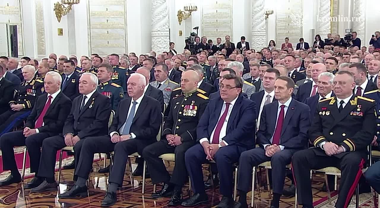 Владимир Путин принимает участие в церемонии вручения медалей «Золотая Звезда» Героям России