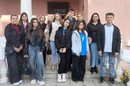 Как молодежь Херсонщины помогает пенсионерам и пострадавшим от ударов ВСУ