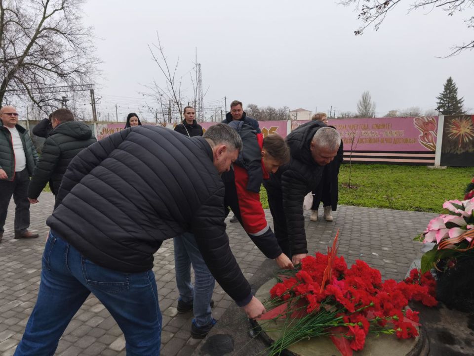 Сегодня, в День Героев Отечества коллектив ГУП ХО "ОБЛВОДОКАНАЛ" почтил память павших героев в годы Великой Отечественной войны