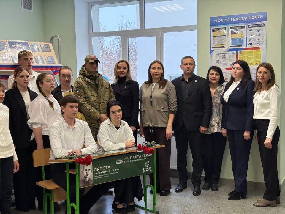 В Новотроицкой школе №1 открыли «Парту Героя»
