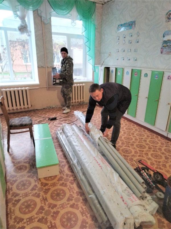 Ремонтная бригада из Адыгеи устраняет аварию отопления в детском саду Геническа