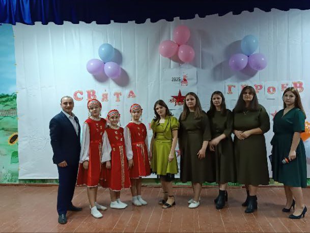 В сельском Доме культуры села Первоконстантиновка прошёл торжественный концерт "День Героев Отечества" к 80-летию Великой Победы