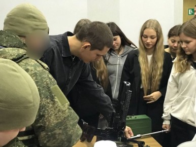 Участники СВО провели урок мужества в Тавричанской школе