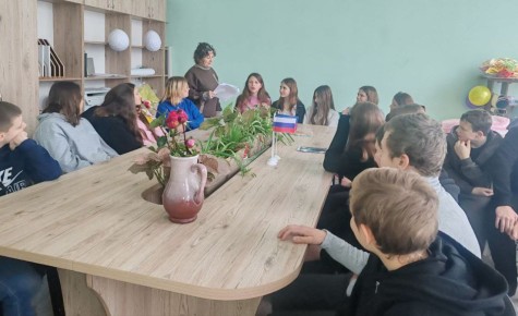 В Красноперекопской школе прошел патриотический час «Герои Отечества»