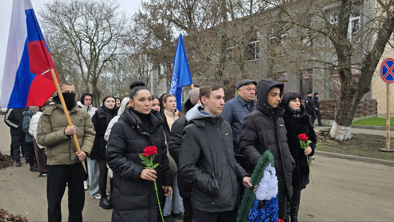 Надежда Бабешко: Сегодня, в День Героев Отечества, в Ивановке состоялось торжественное мероприятие, посвященное чествованию подвига тех, кто отдал жизнь за будущее нашей Родины