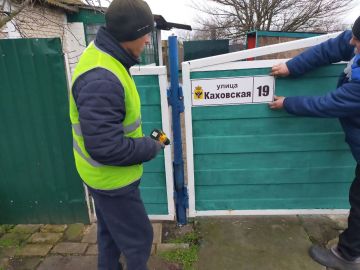 В селе Федоровка заменили украинские адресные таблички на русскоязычные