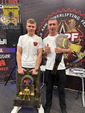 Команда "Сокол" из Великолепетихского округа триумфально завоевала Кубок Восточной Европы по силовому спорту в Симферополе!