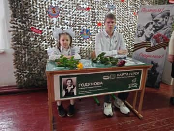 В Херсонской области открыли «Парту Героя», посвящённую ветерану войны и педагогу