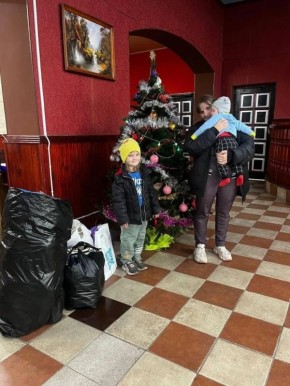 Кубанские волонтеры доставили гуманитарную помощь многодетным семьям