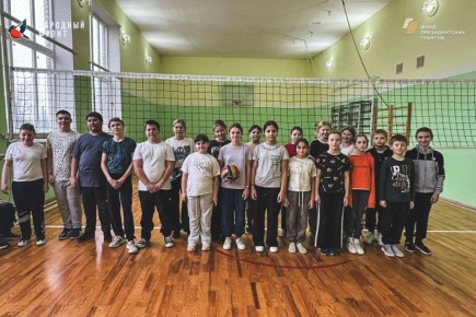 Волейбольный турнир!. Молодёжка организовала соревнования по волейболу в Приморской школе Скадовского района