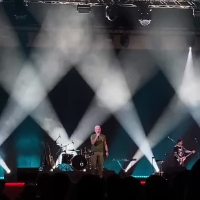 На сцене — Народный артист России Олег Газманов