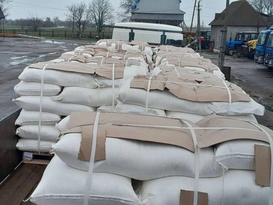 В Новую Каховку привезли гуманитарную помощь