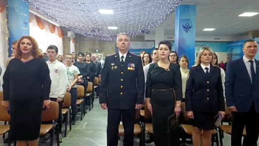 Конституция – основа развития: в Геническе вручили паспорта молодым гражданам