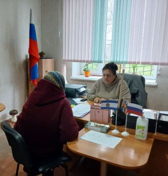 В Общероссийский день приёма граждан личный приём жителей провела начальник Каменского территориального отдела Алла Федай